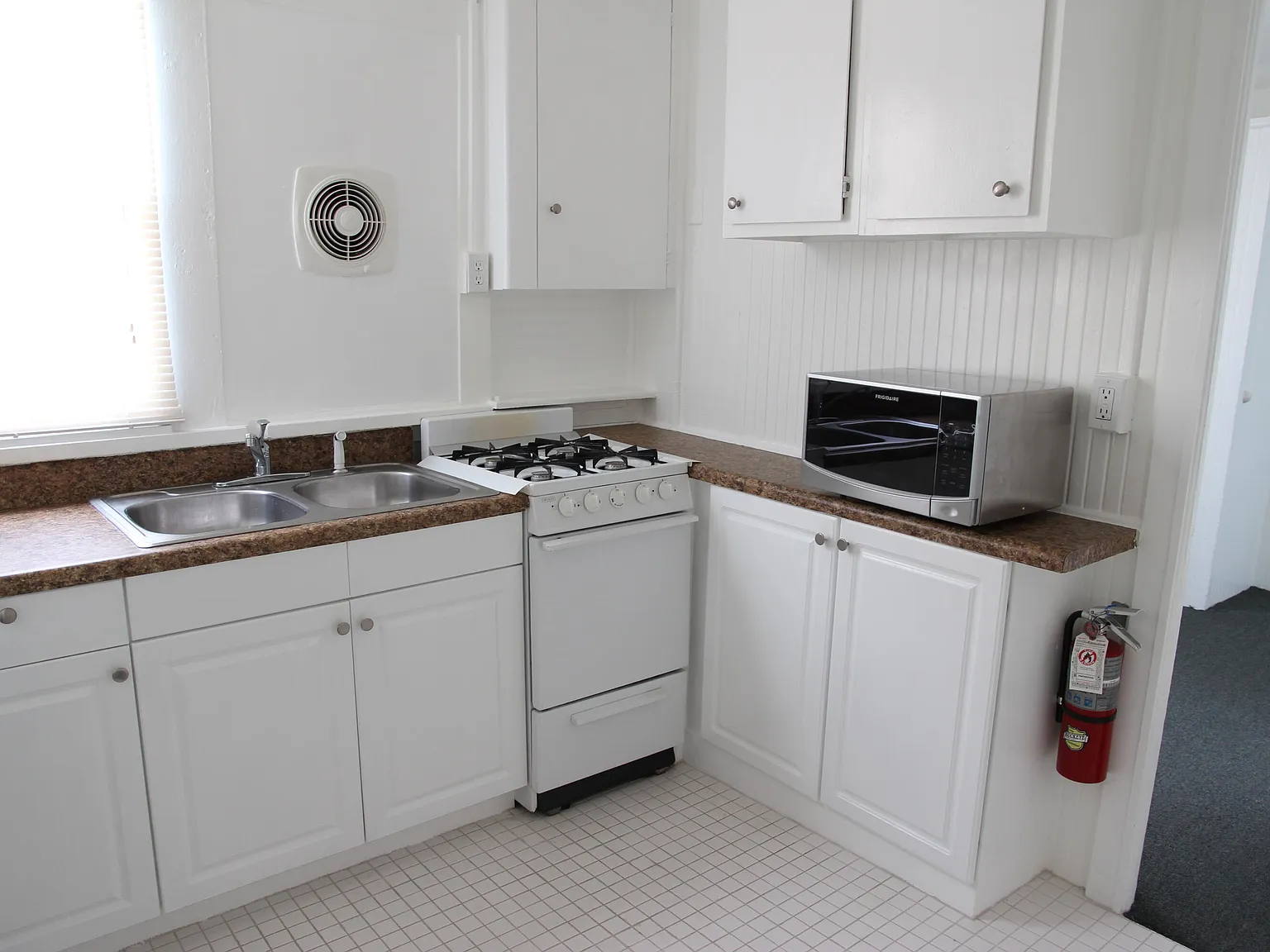 1 bed, 1.0 bath, 1460 sqft, $1,450 — Photo 2
