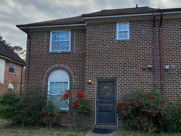 933 Sir Wilfred Cir, Virginia Beach, VA 23452