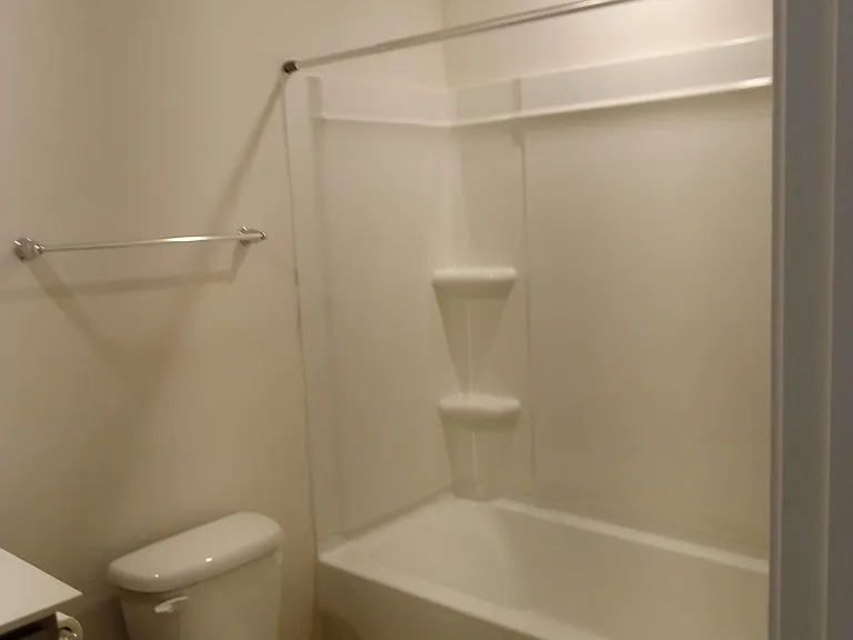 Bathrom upstairs