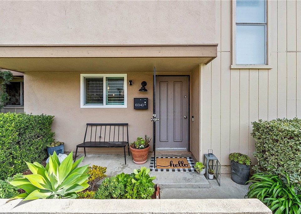 1st image of 10543 Carrotwood Way