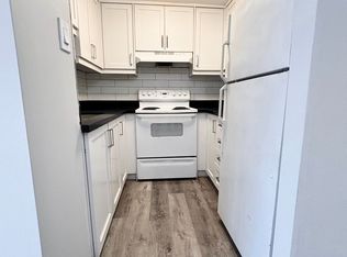 99 Bellevue Ave #14, Toronto, ON M5T2N8