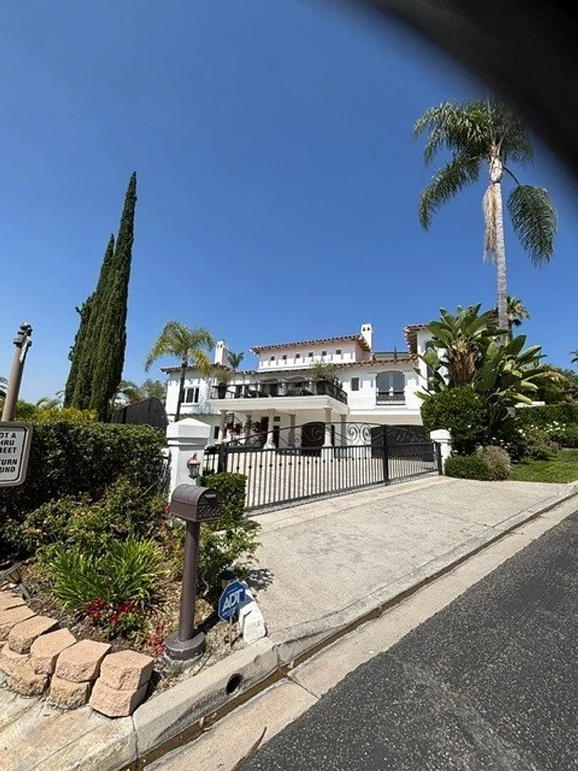 5 bed, 5.5 bath, 4479 sqft, $19,000 — Photo 1