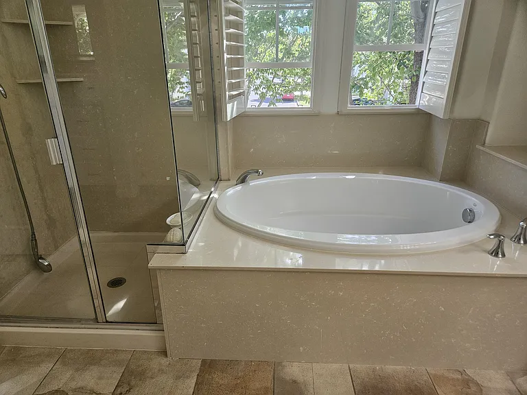 Master Bed 1 bathroom 1