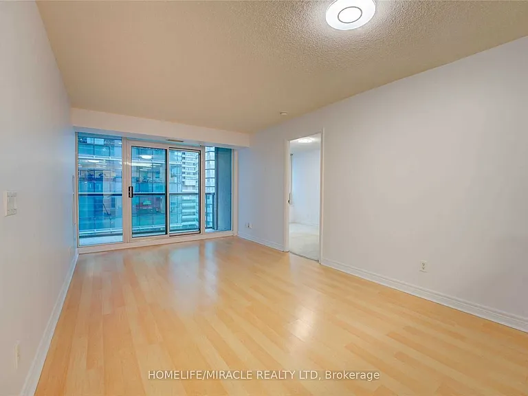 30 Grand Trunk Cres #1509 — Photo 14