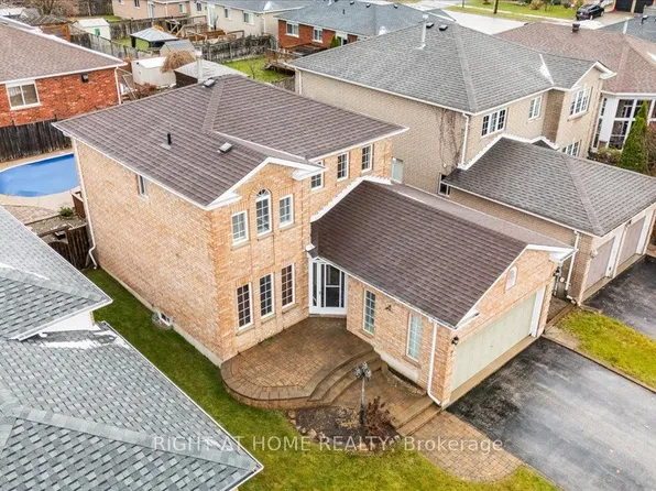 7 Michael Cres, Barrie, ON L4M 6Y9