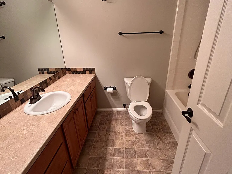 1022 S 88th Ave — Photo 7