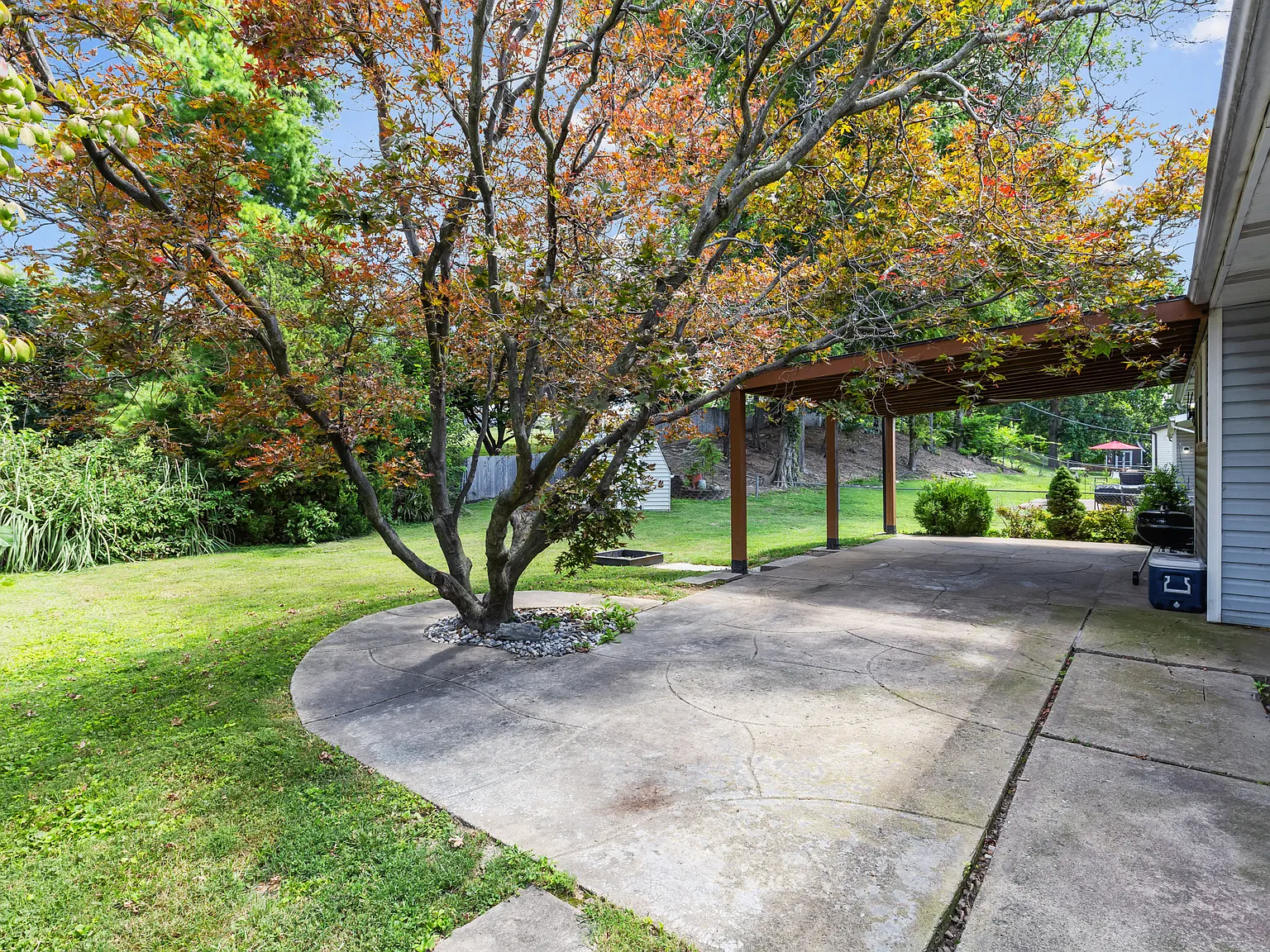 3 bed, 1056 sqft, $2,400 — Photo 4
