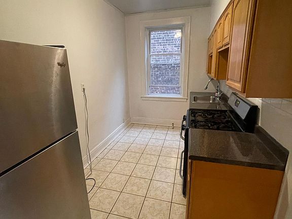 4th image of 253 Lafayette Ave #19