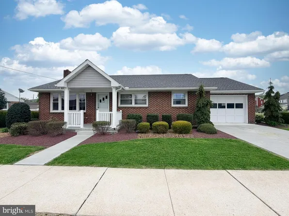 108 W Lincoln Ave, Robesonia, PA 19551