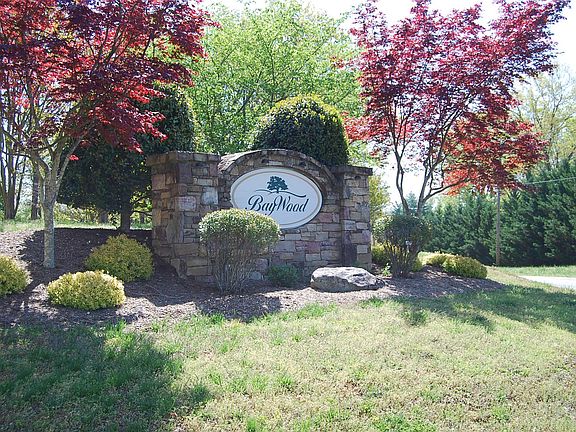 3rd image of 228 Baywood Dr
