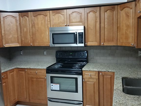 3rd image of 829 64th Ave N