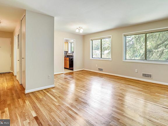 5th image of 10506 Weymouth St APT 201