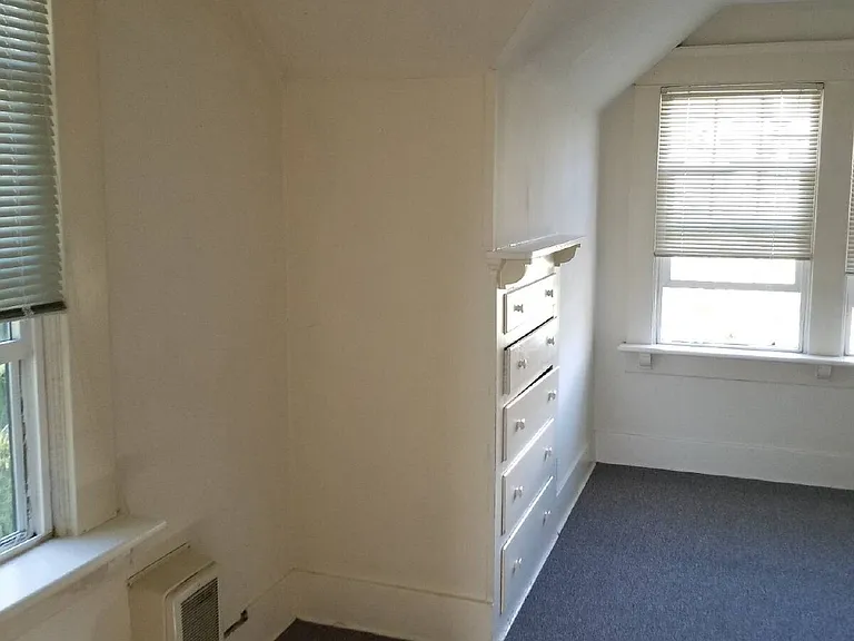 1186 Ferry St — Photo 3