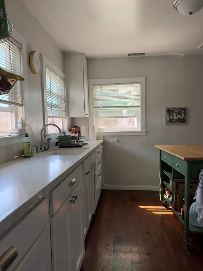 Adorable bungalow with garage and yard! Must See! — Photo 4