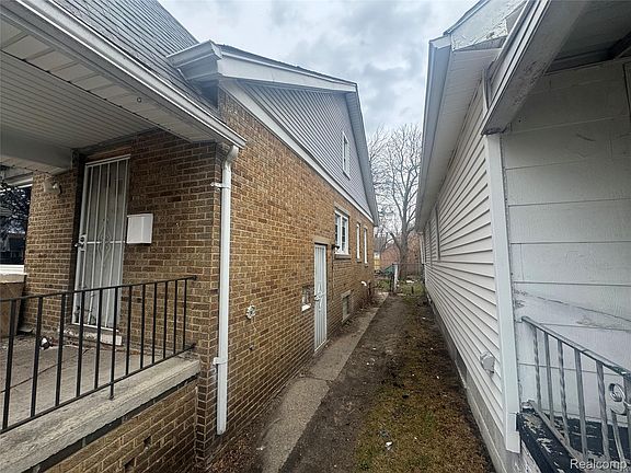 4th image of 15416 Snowden St