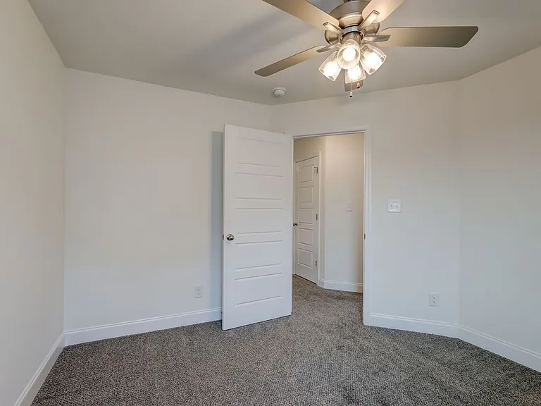 1385 Harmon Ln — Photo 15