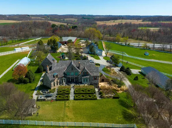 1274 Oakwood Rd, New Freedom, PA 17349