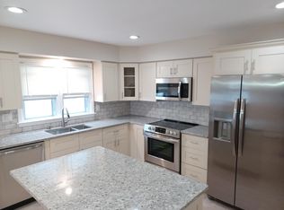 28 Bella Vista Ave FLOOR 2, Glen Cove, NY 11542