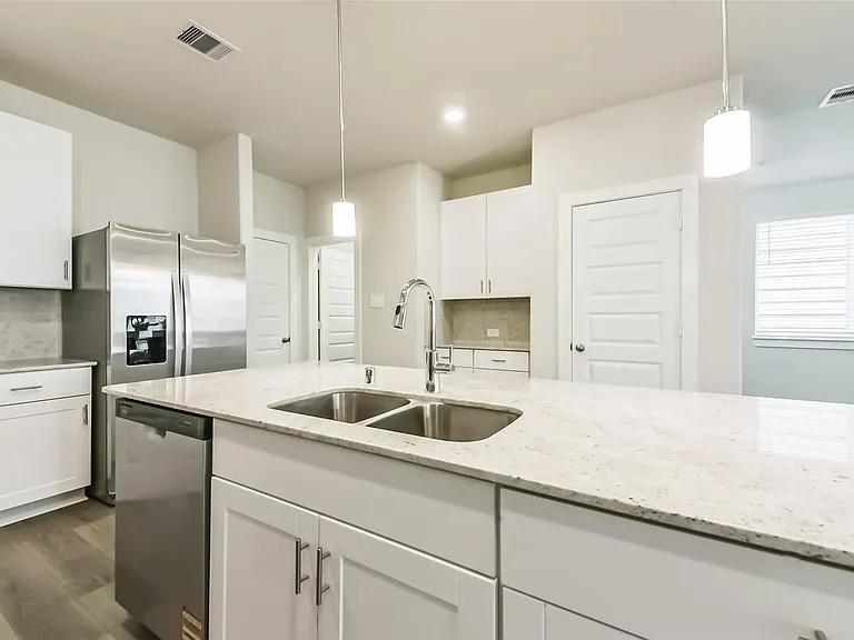 583 Avisa Dr — Photo 7