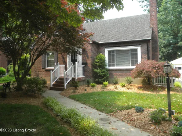 320 Monohan Dr, Saint Matthews, KY 40207