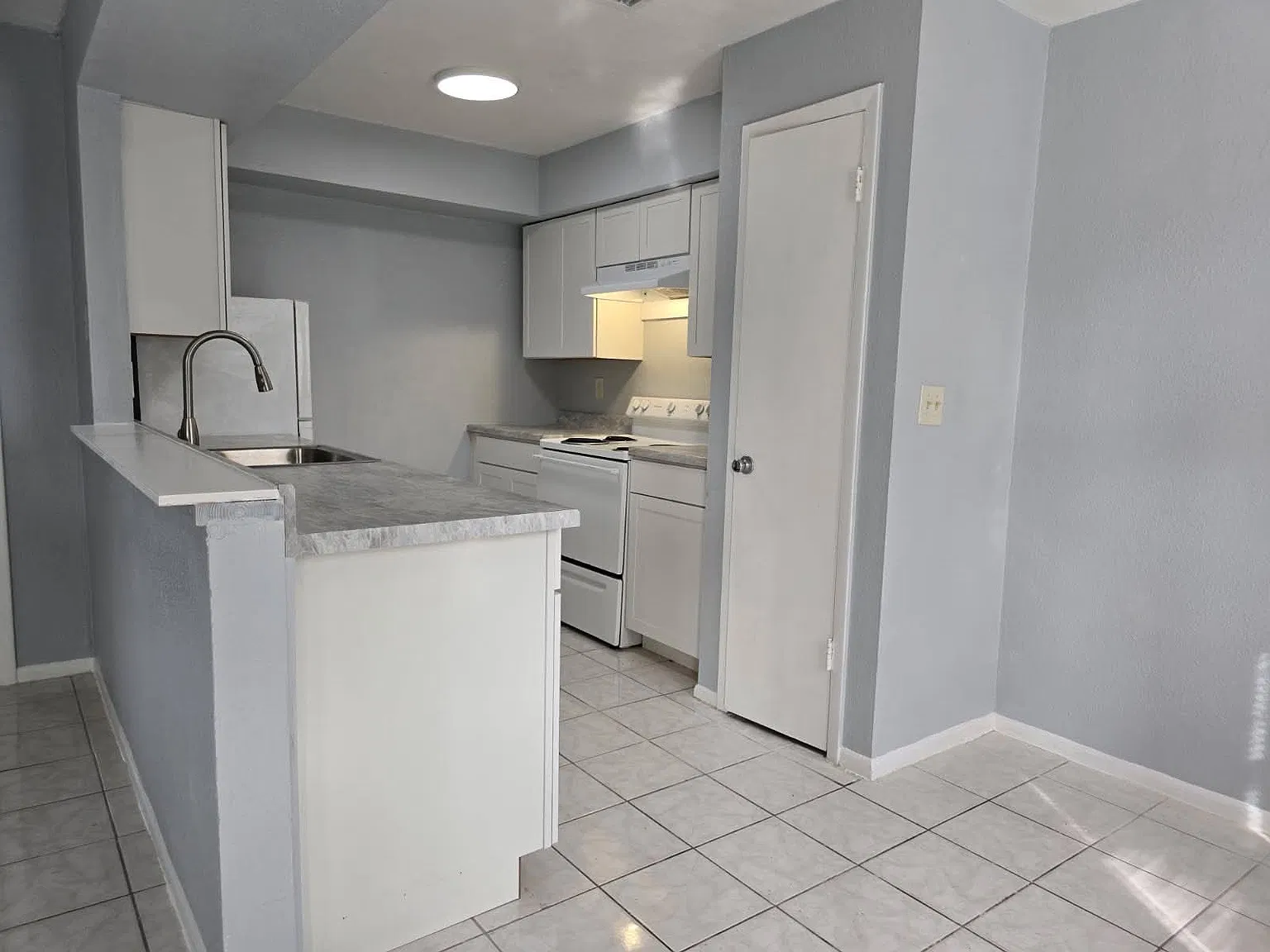 1 bed, 845 sqft, $1,100 — Photo 3