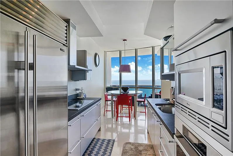 2 bed, 1325 sqft, $6,000 — Photo 3