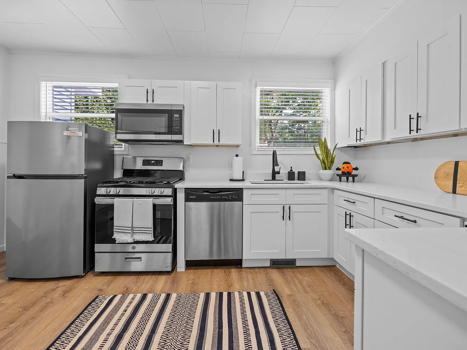 4 bed, 2000 sqft, $3,600 — Photo 3