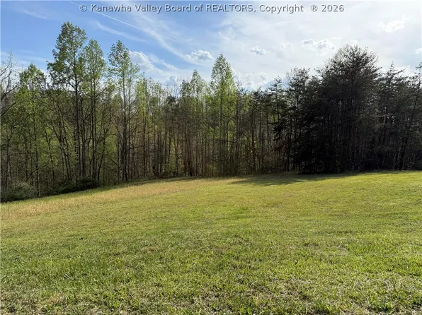 219 Wallace Dr, Milton, WV 25541