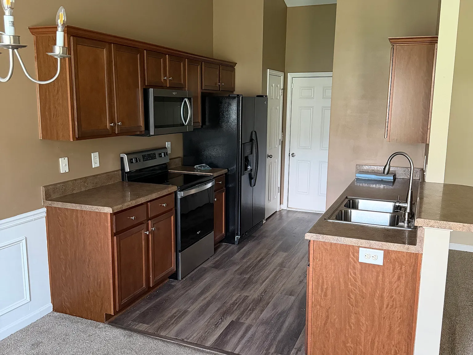 3 bed, 1600 sqft, $2,250 — Photo 2