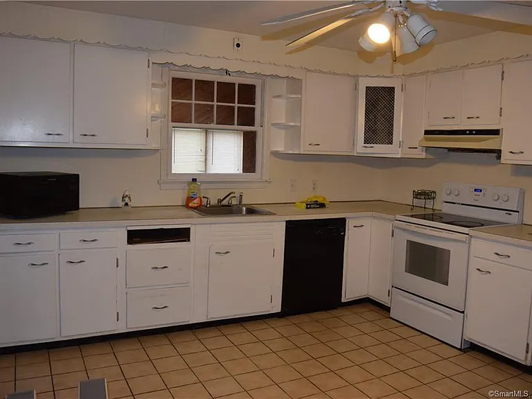 15 Raleigh Rd — Photo 2
