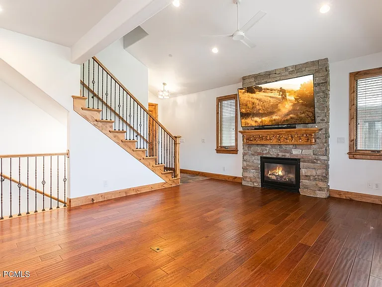 1242 W Stillwater Dr — Photo 3