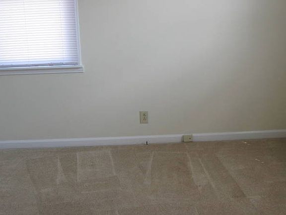 5th image of 610 Chesterfield Cir