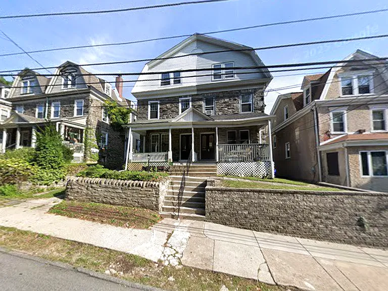 Mount Pleasant Ave W 134 — Photo 1