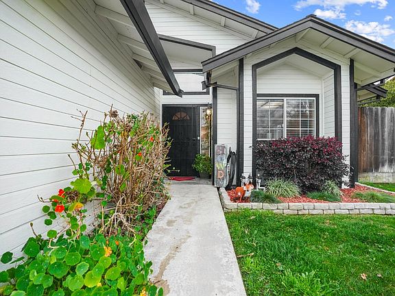 4th image of 1017 Jayhawk Way