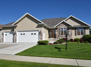 5006 Boulder Ridge Rd, Bismarck, ND 58503