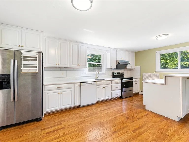 164 Wilshire Dr — Photo 2