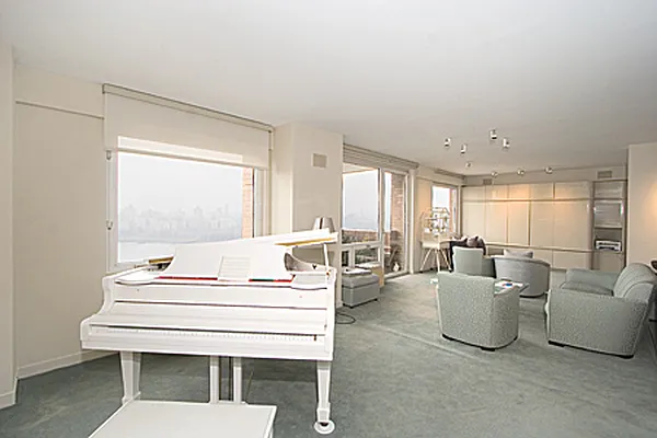 Sold by Adriana Arciello, LREB | media 43