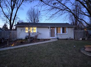 1504 Pawnee Rd, Carpentersville, IL 60110