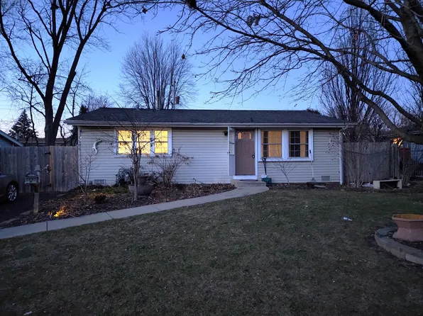 1504 Pawnee Rd, Carpentersville, IL 60110