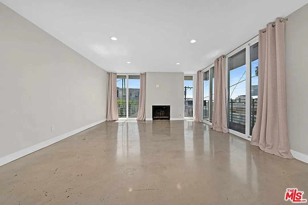 2 bed, 2.0 bath, 1400 sqft, $5,200 — Photo 4