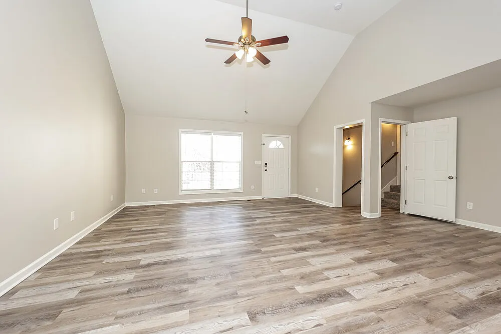4 bed, 2.5 bath, 2223 sqft, $2,665 — Photo 4