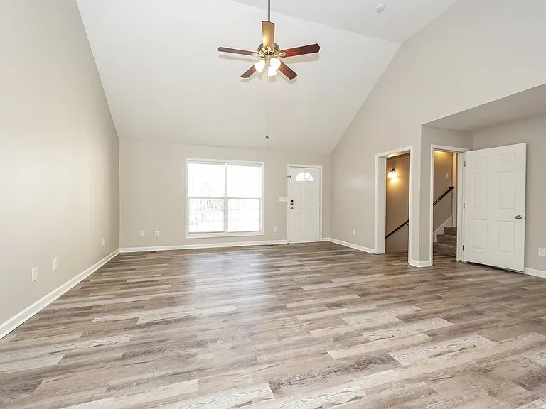 2920 Bragg Ct — Photo 4
