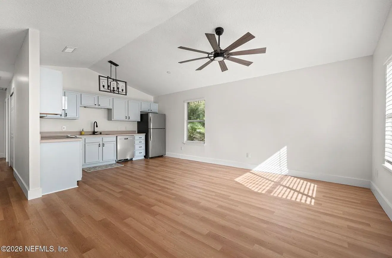 3 bed, 1191 sqft, $2,000 — Photo 4