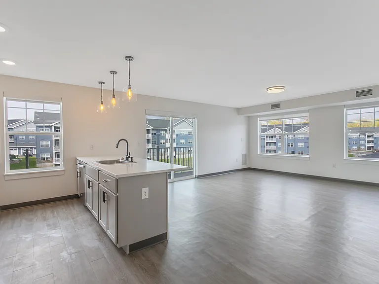 Loso Lakeside Apartments — Photo 36