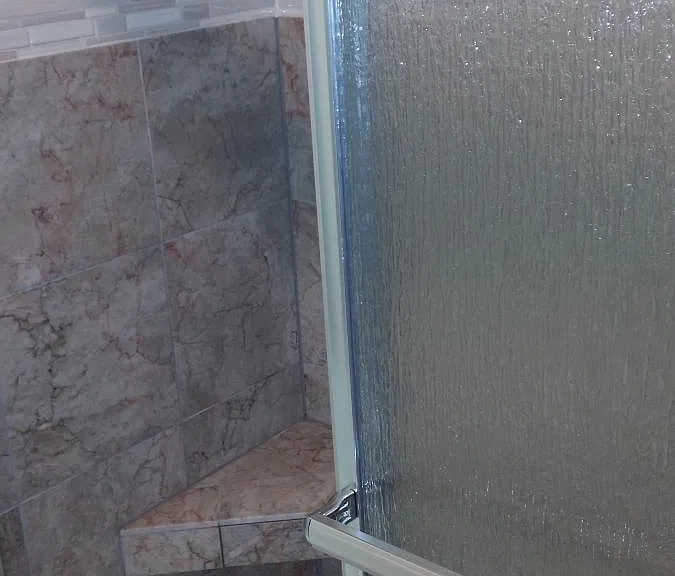 Primary Bedroom /Bathroom Tile shower with seat