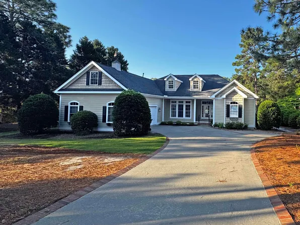 140 Steeplechase Way, Southern Pines, NC 28387