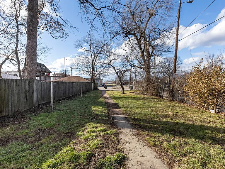 1142 S. 6th Street — Photo 16
