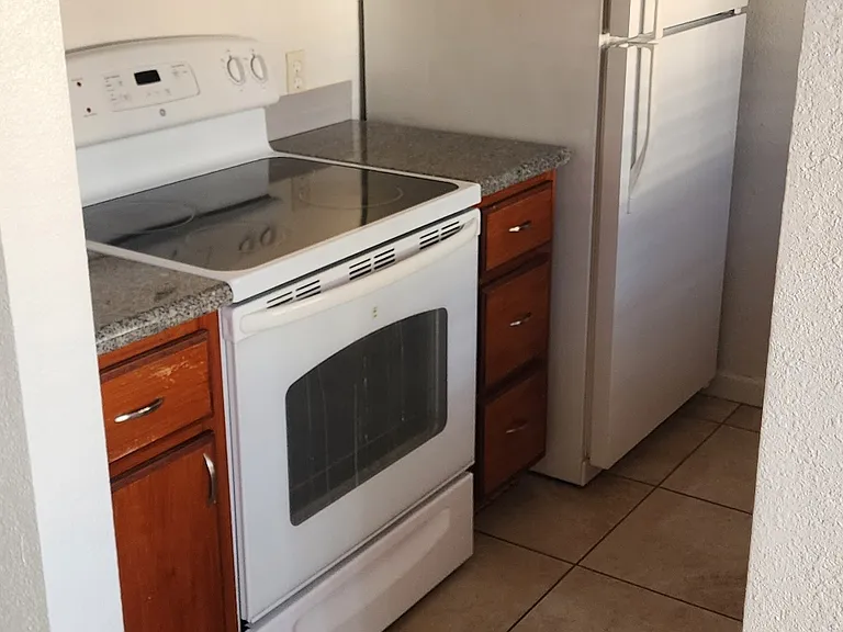 Elm Tree Estates Apartments — Photo 12