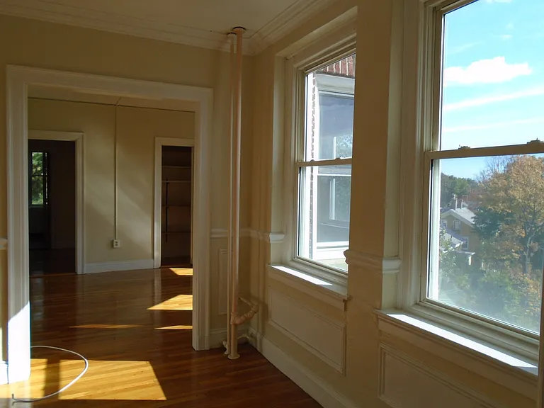 Craigie Cir — Photo 9