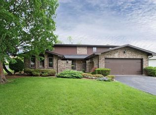 1629 Robin Ln, Glenview, IL 60025